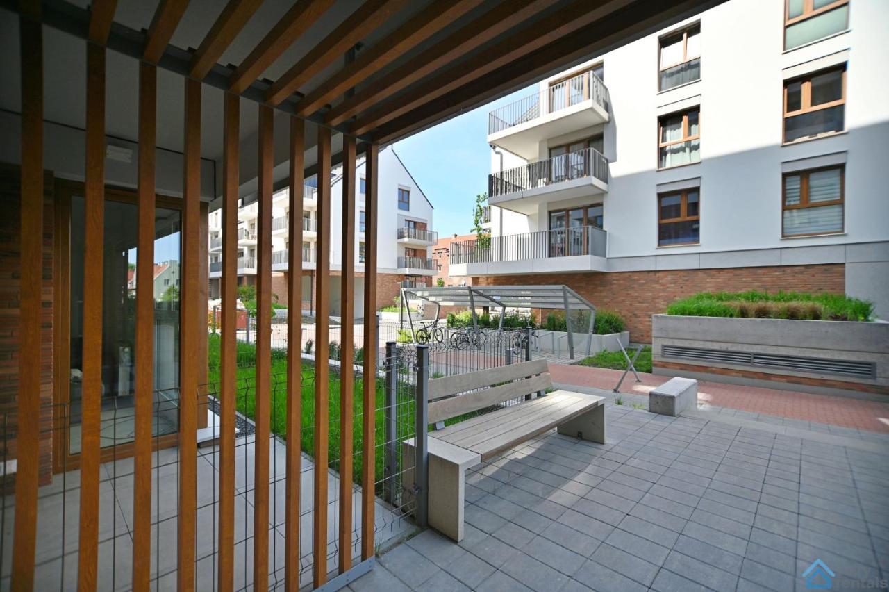 Beige 3City Apartment With Parking In Gdansk By Noclegi Renters Экстерьер фото