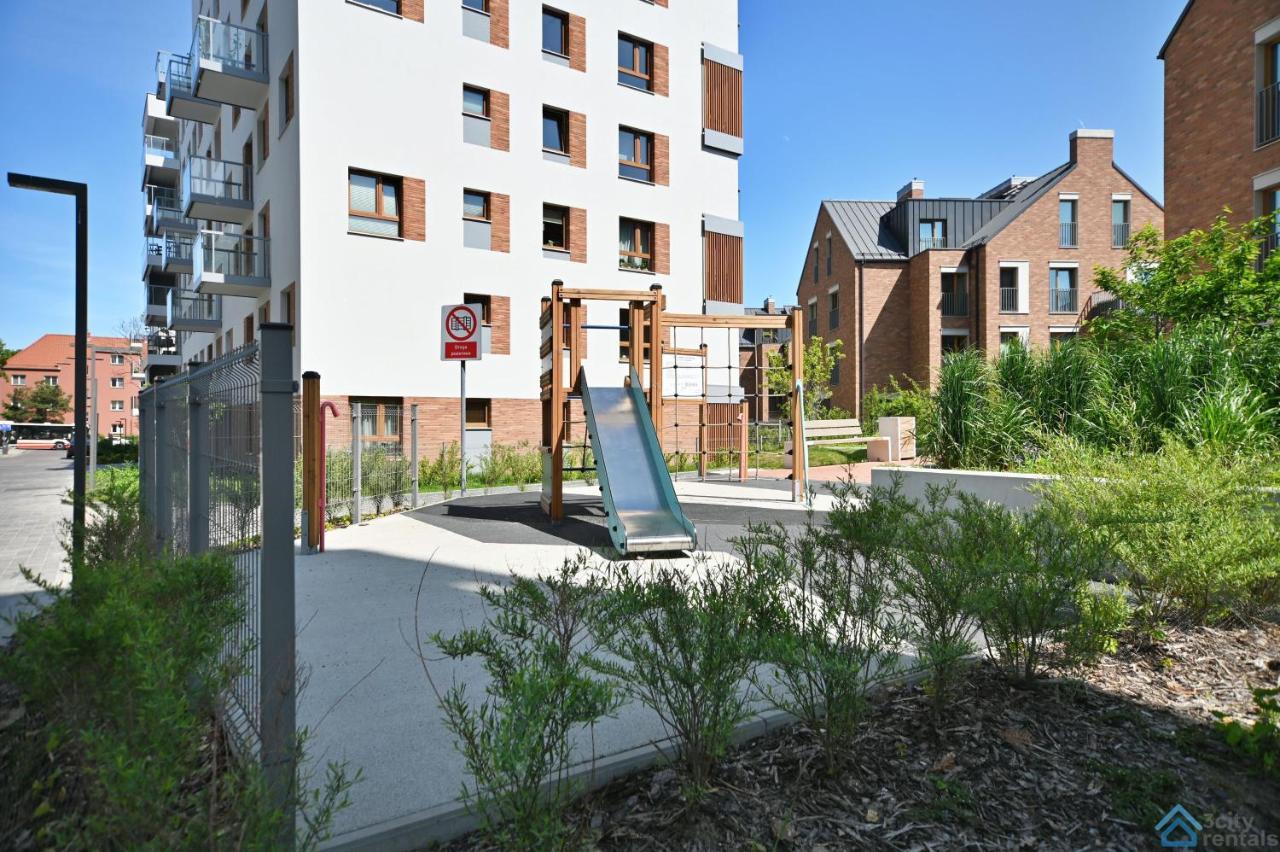 Beige 3City Apartment With Parking In Gdansk By Noclegi Renters Экстерьер фото