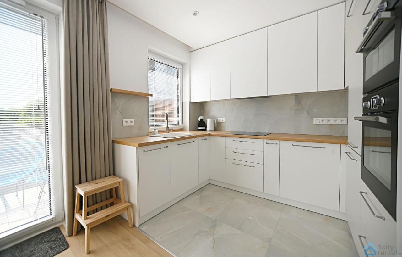 Beige 3City Apartment With Parking In Gdansk By Noclegi Renters Экстерьер фото